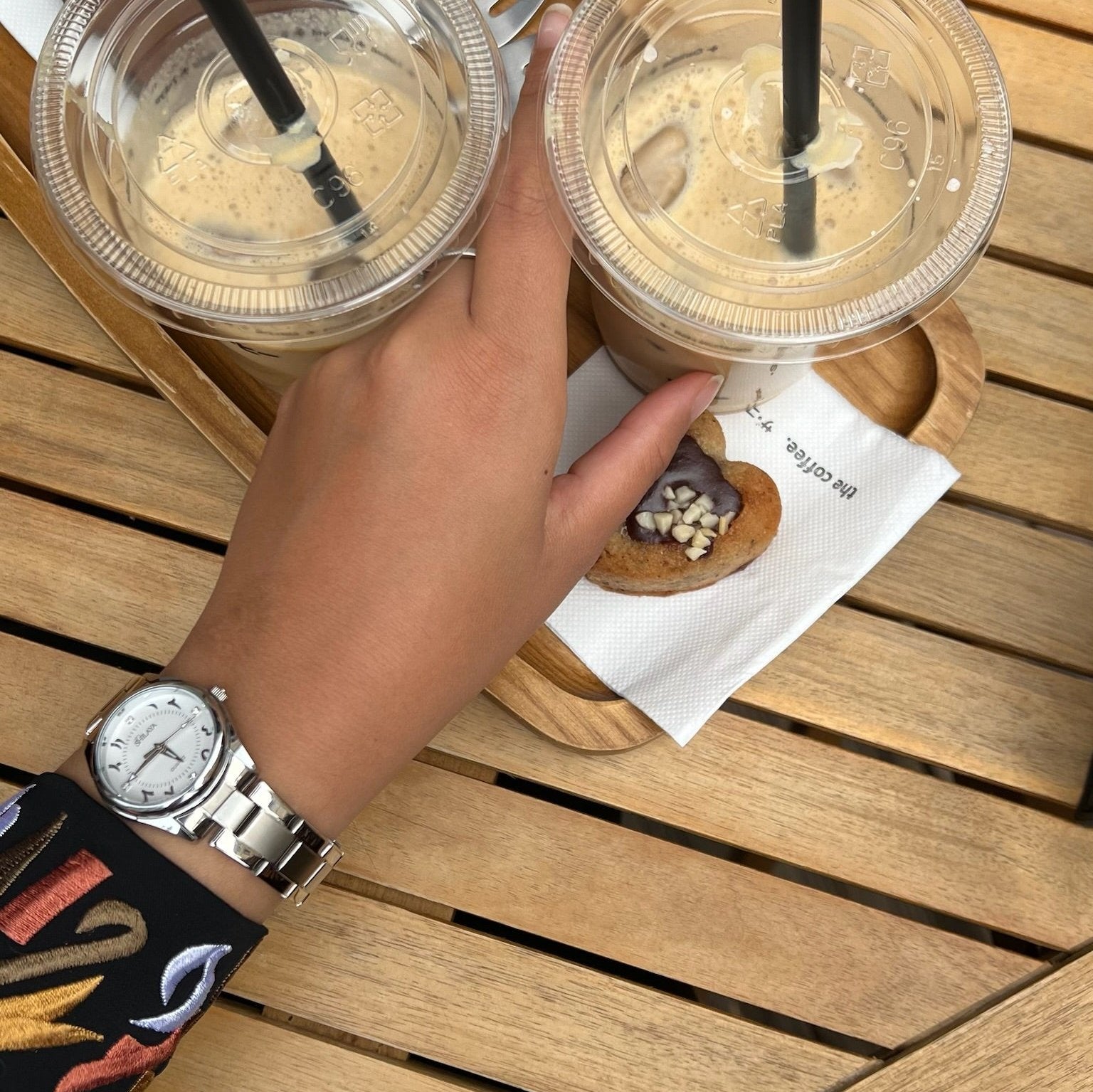 Montre arabe pour femme couleur argent de la marque Shilaya