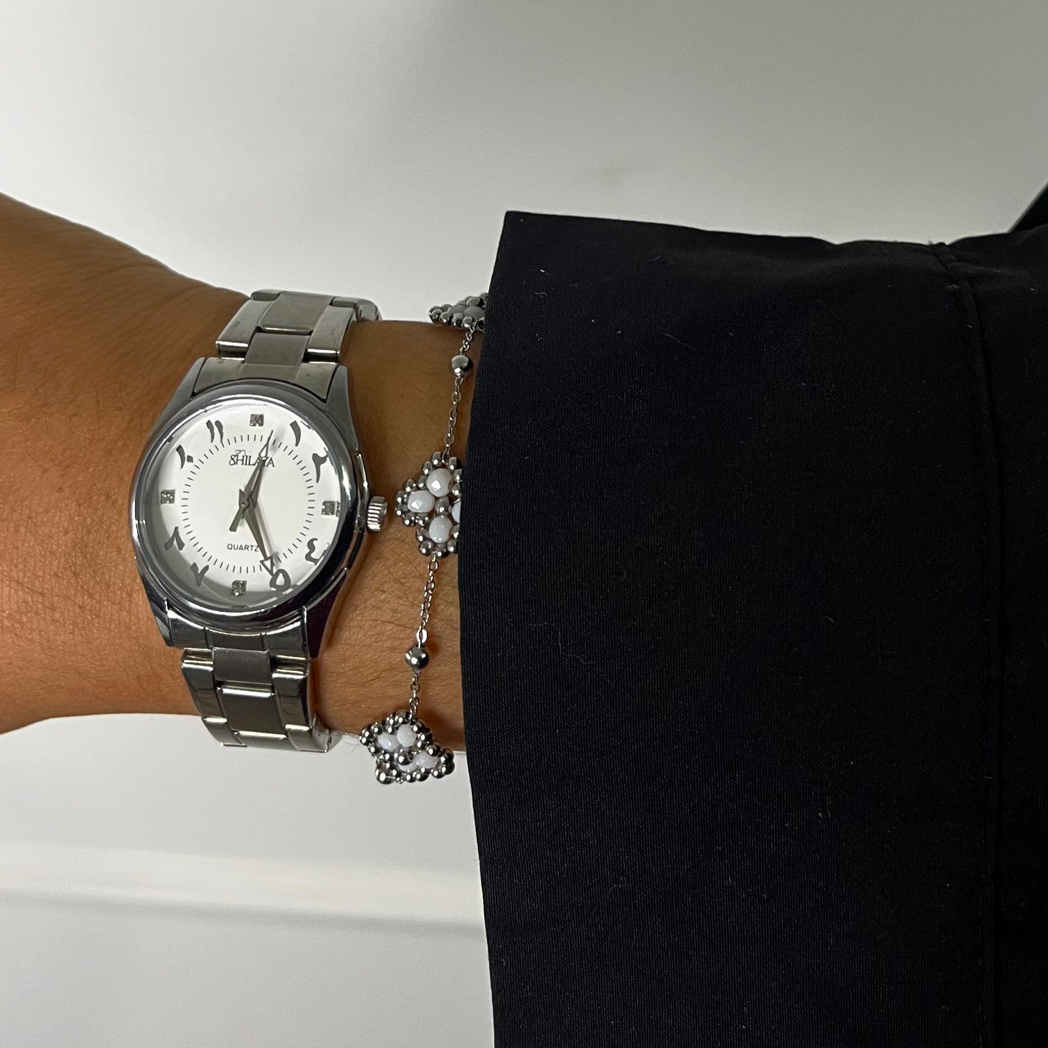 Montre pour femme avec chiffre arabe signature Grey en acier inoxydable